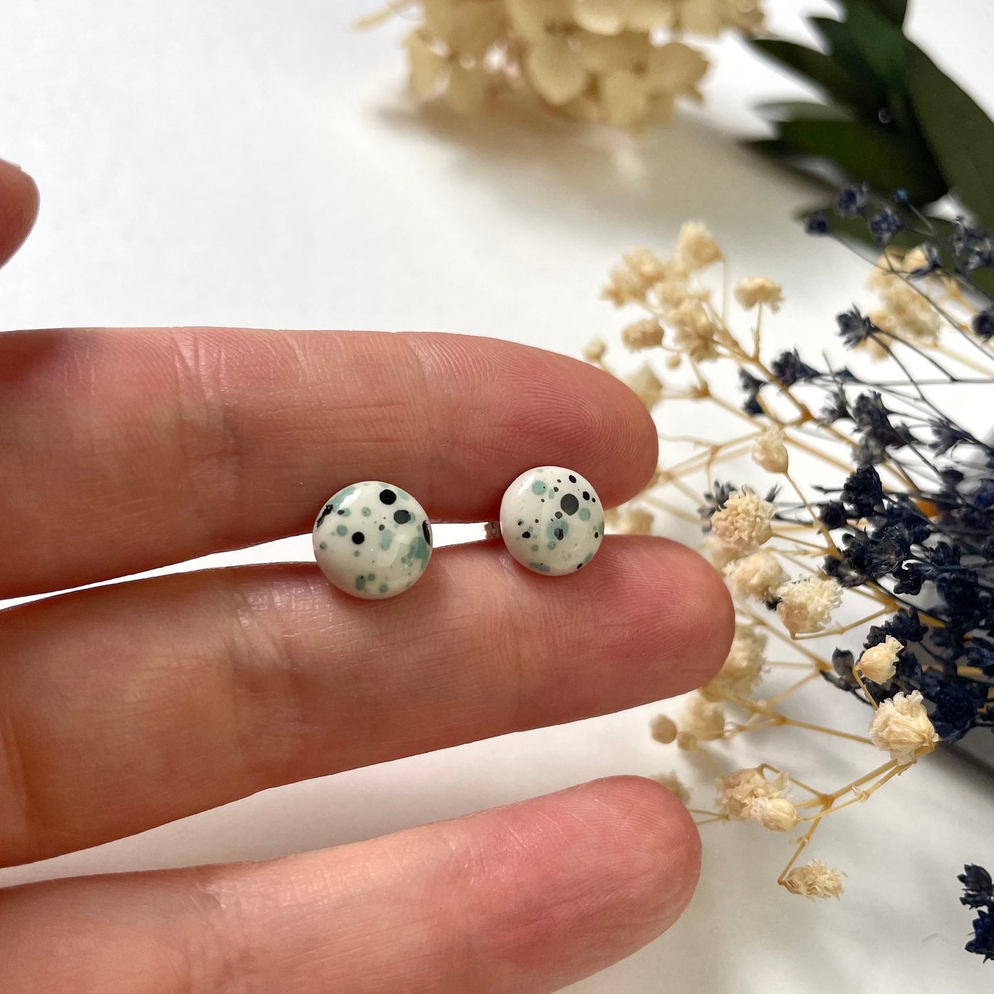 Spill Stud Earrings - Green & Black