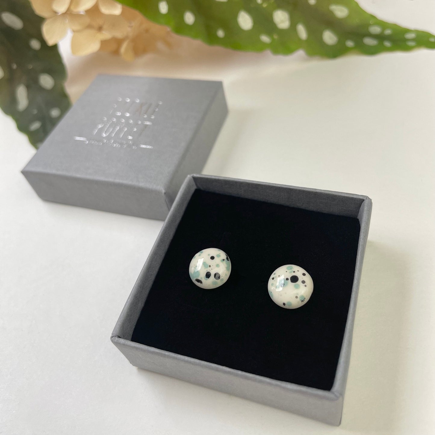 Spill Stud Earrings - Green & Black