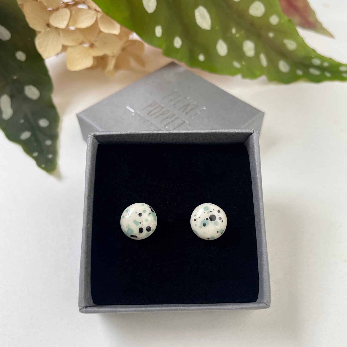 Spill Stud Earrings - Green & Black